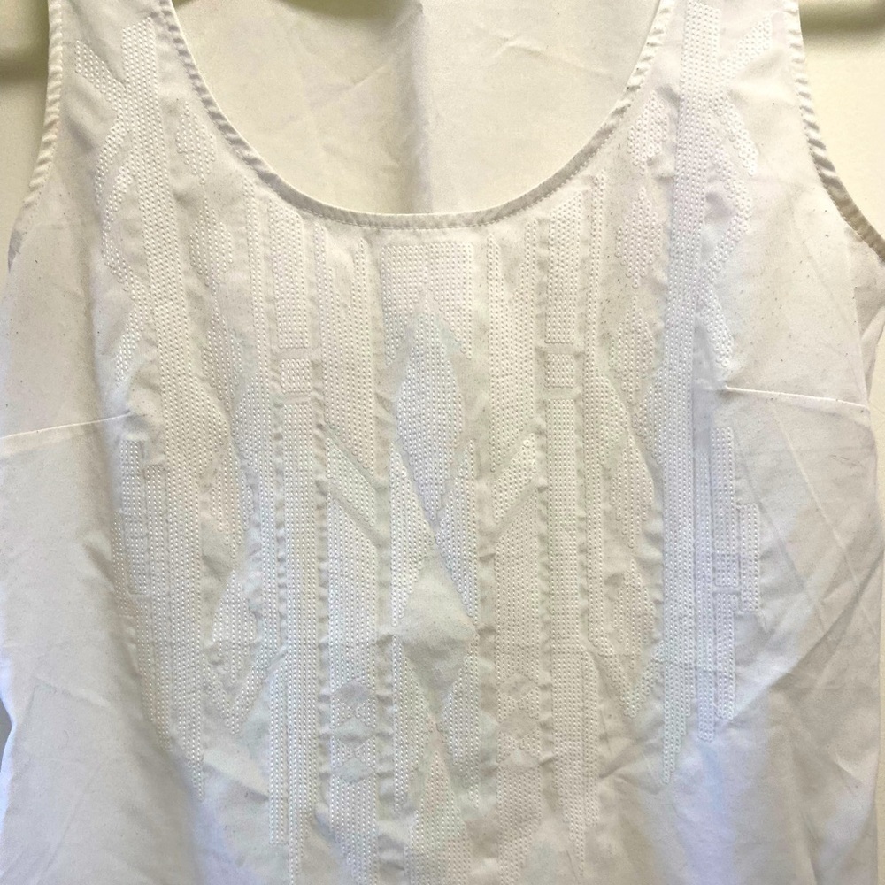 H&M white tank Aztec designed so pretty